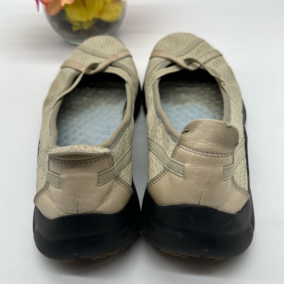 Clarks collection Tan Leather Slip On Ballet Style Loafers Size 10 MCL7301 - Picture 3 of 5